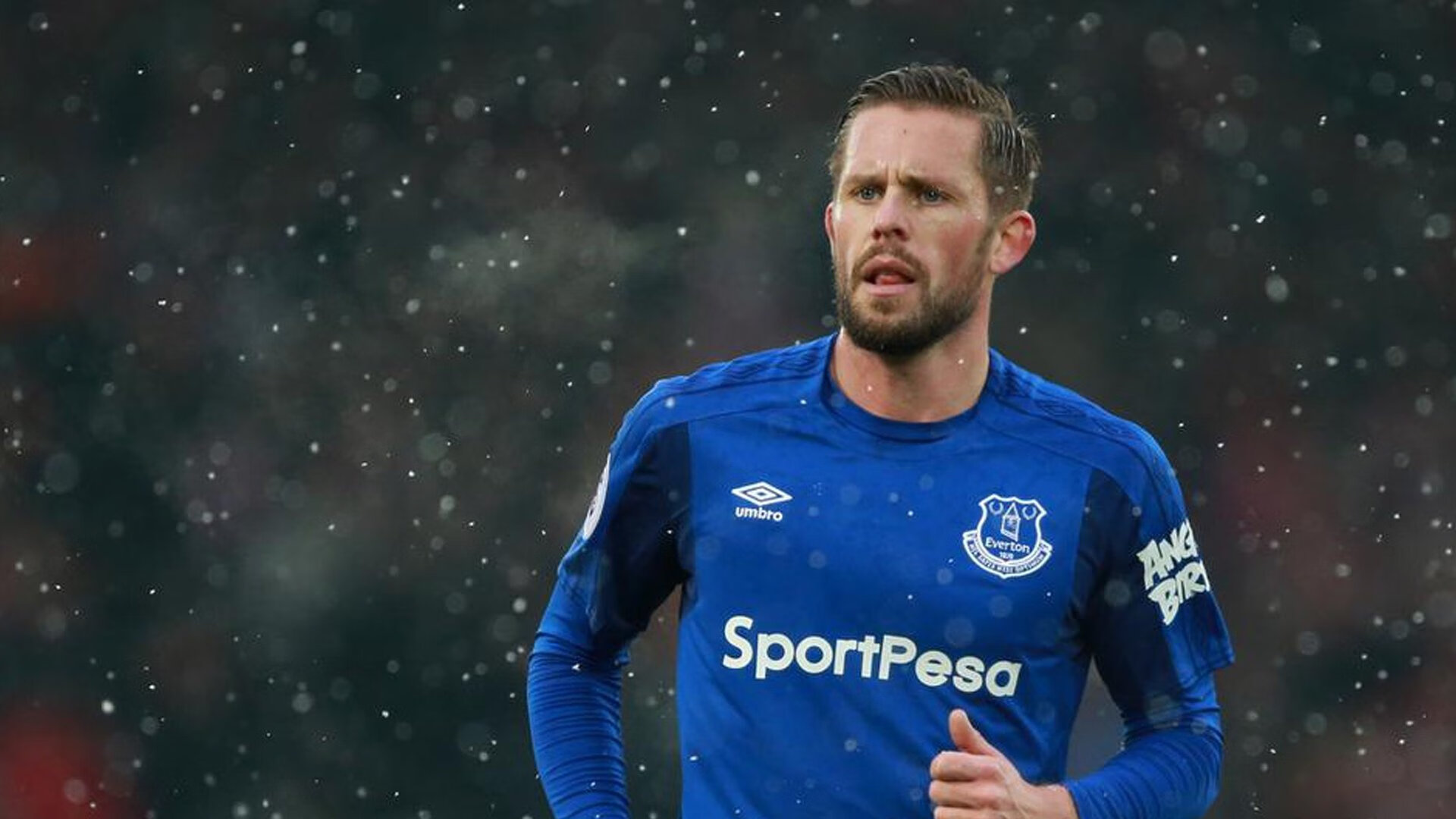 _场馆内外：运动员的日常训练与休闲时刻_，运动员训练场景